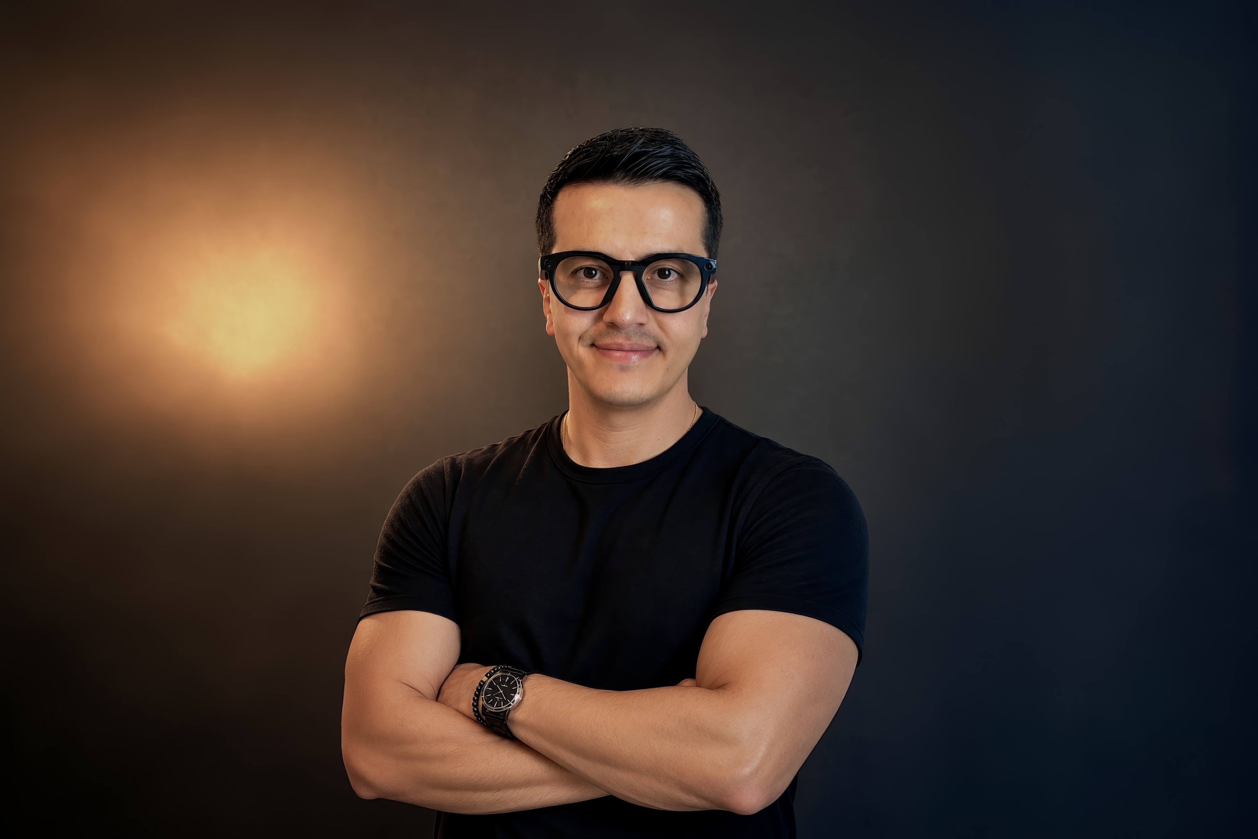 Professional portrait of SAPiENS J&B founder Dr. Mauricio Pérez